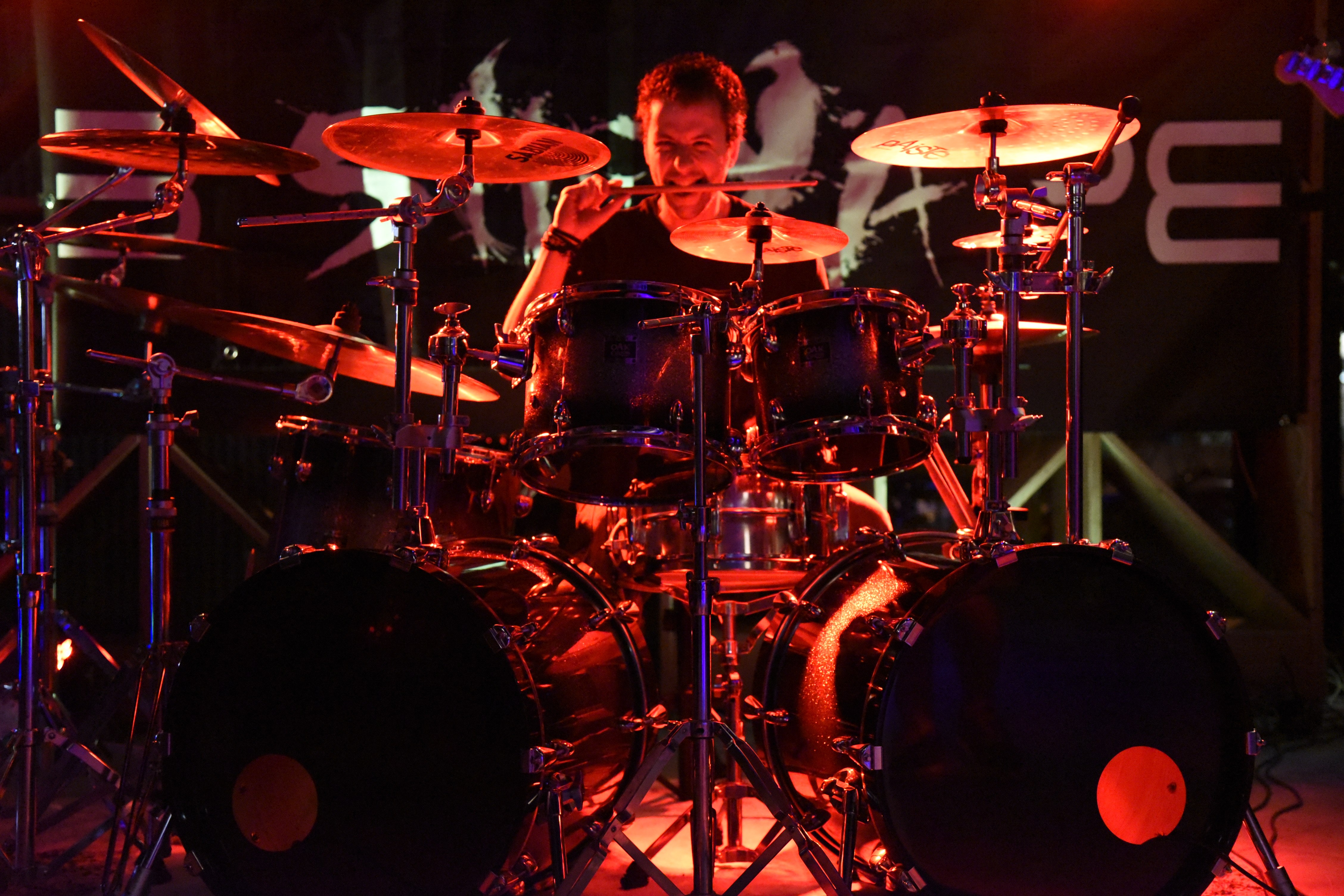 Davide "Zumba" Pianella - Batteria degli Sheya durante una performance live